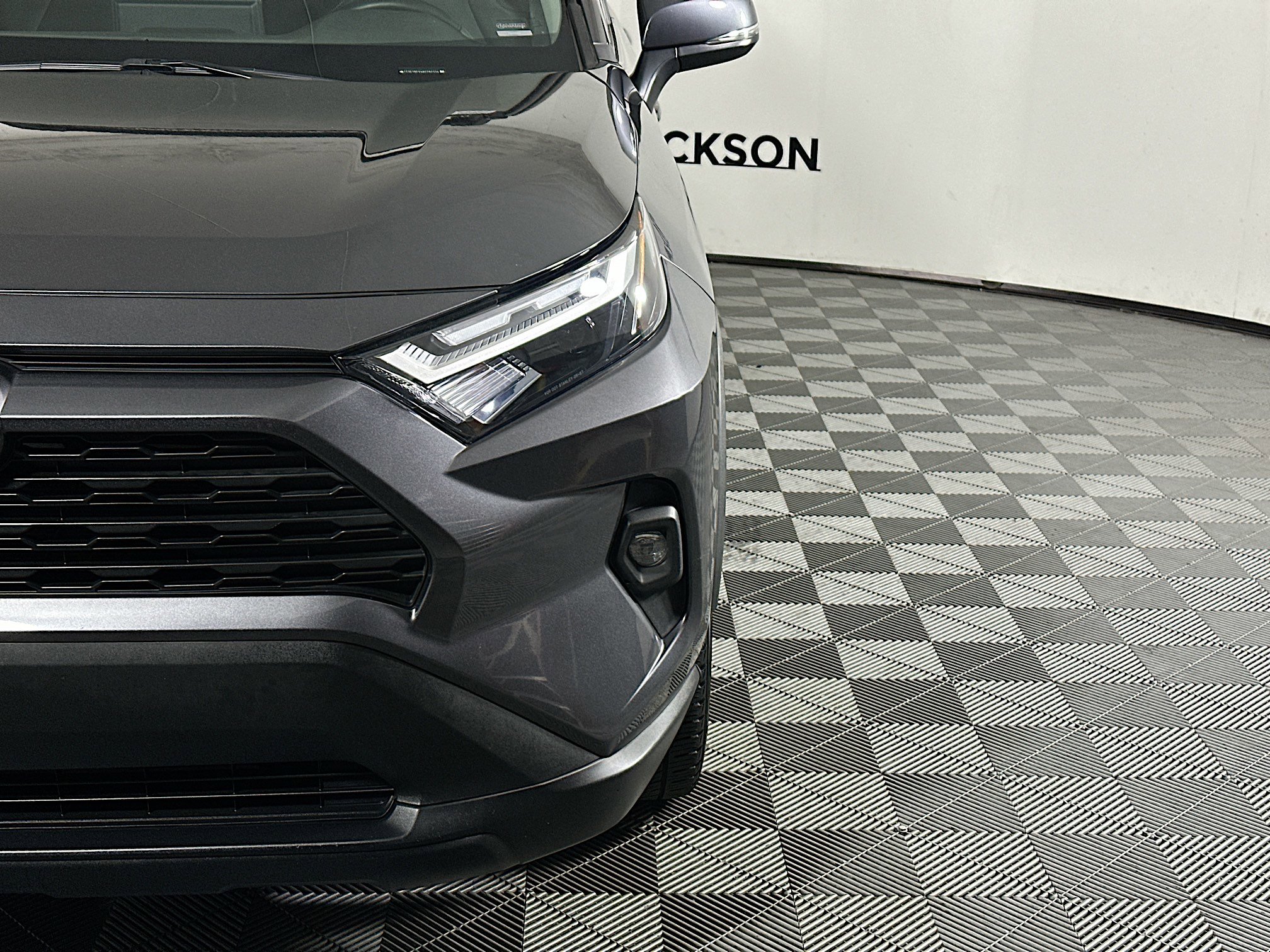 Used 2024 Toyota RAV4 XLE Premium image 9