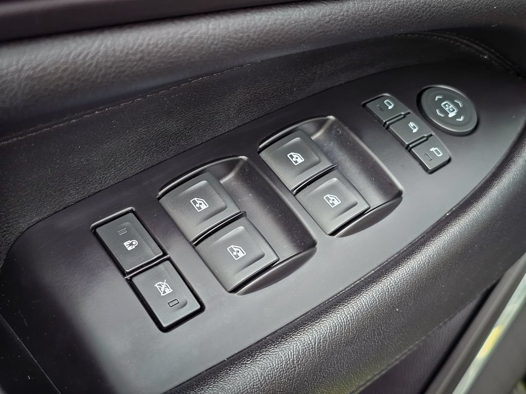 Used 2020 Cadillac Escalade Luxury w/ Escalade Sport Edition RWD image 11