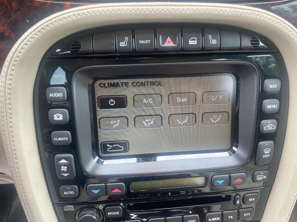 Used 2004 Jaguar XJ8 XJ8 Vanden Plas image 19