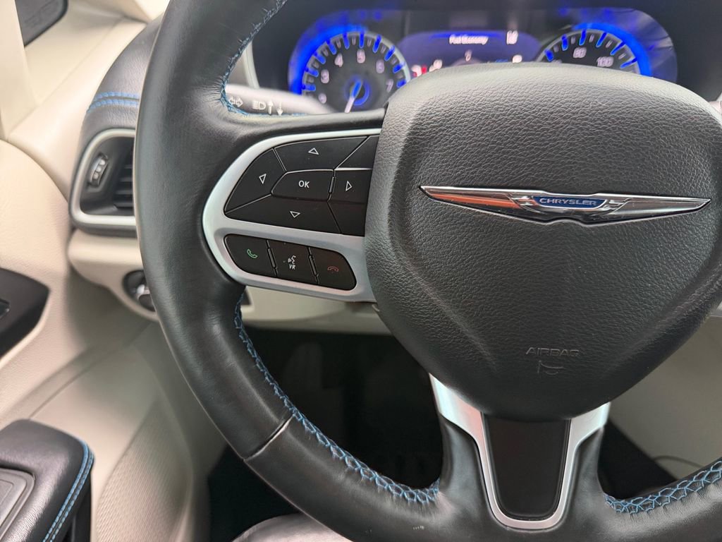 Used 2021 Chrysler Pacifica Touring-L w/ Uconnect Theater Family Group FWD image 40