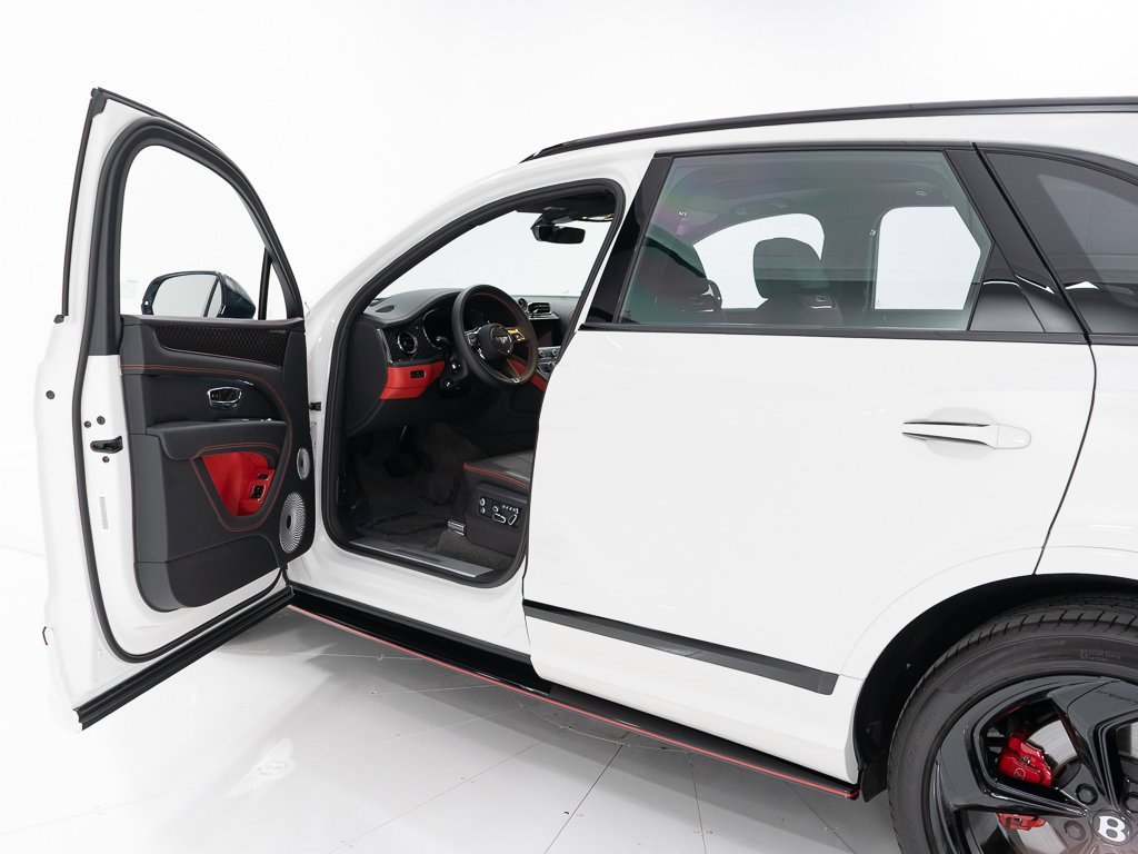 Certified 2025 Bentley Bentayga image 9