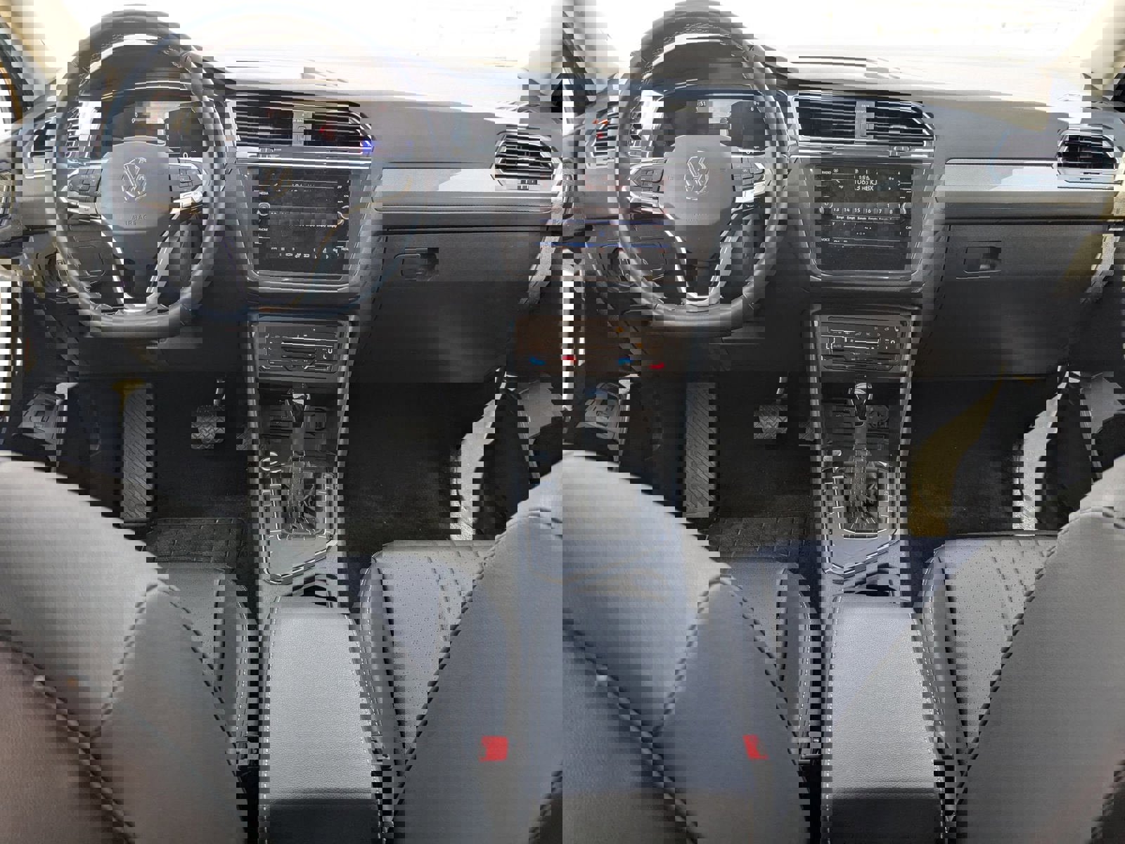 Used 2024 Volkswagen Tiguan SE image 47