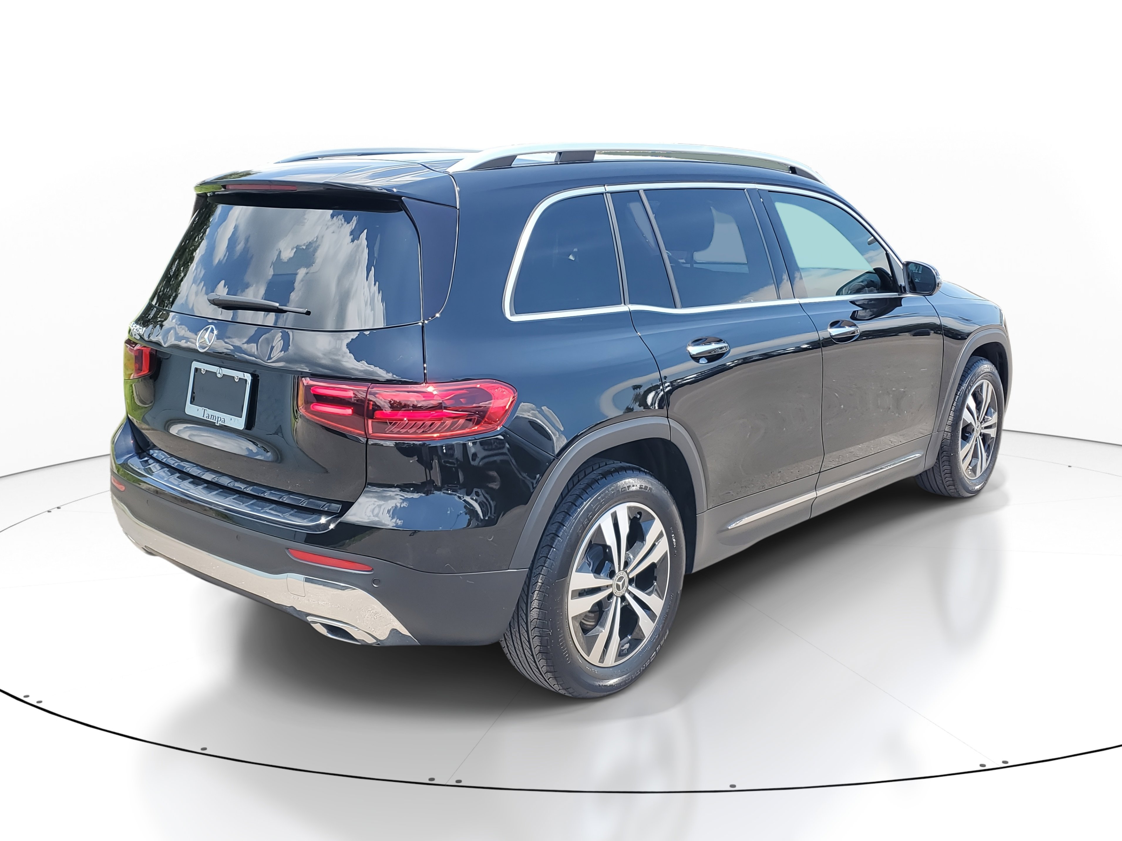 Certified 2025 Mercedes-Benz GLB 250 image 4