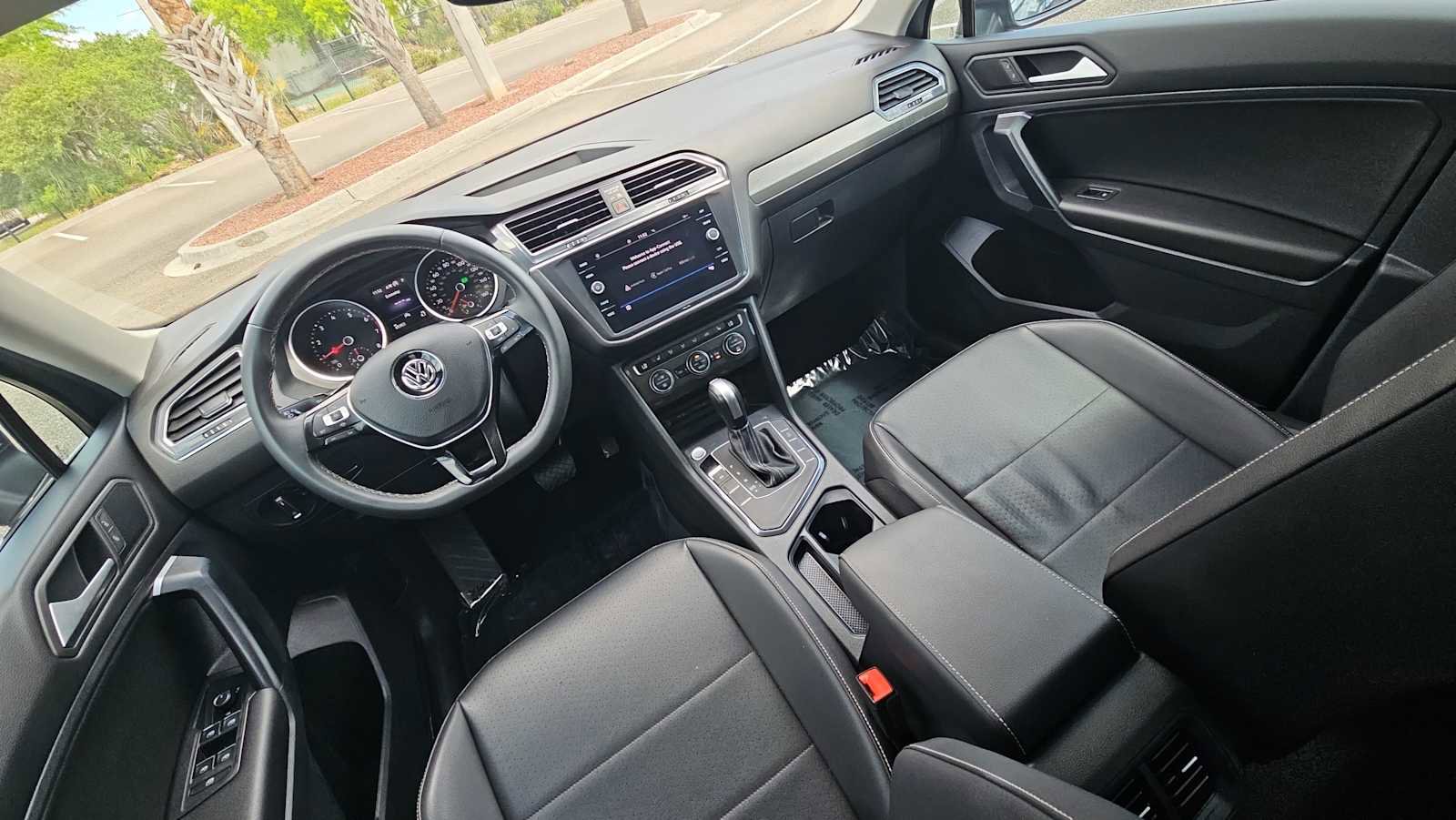 Used 2021 Volkswagen Tiguan SE w/ Panoramic Sunroof Package image 23