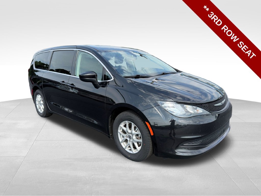 Used 2022 Chrysler Voyager LX FWD image 9
