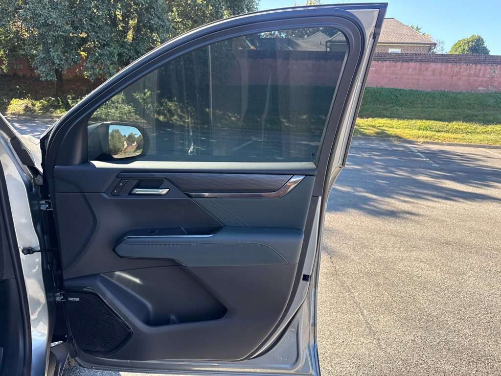 Used 2026 GMC Acadia AT4 w/ Luxury Package AWD/4WD image 12