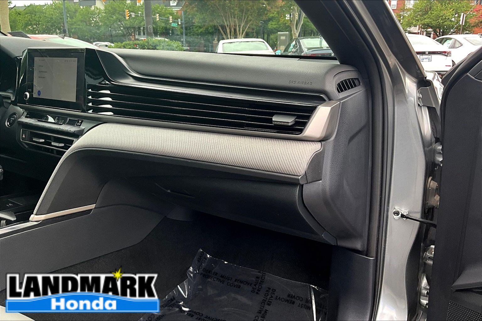 Used 2025 Toyota Camry SE FWD image 15