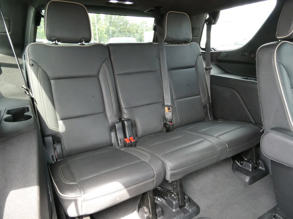Certified 2024 GMC Yukon SLT w/ SLT Luxury Package AWD/4WD image 17