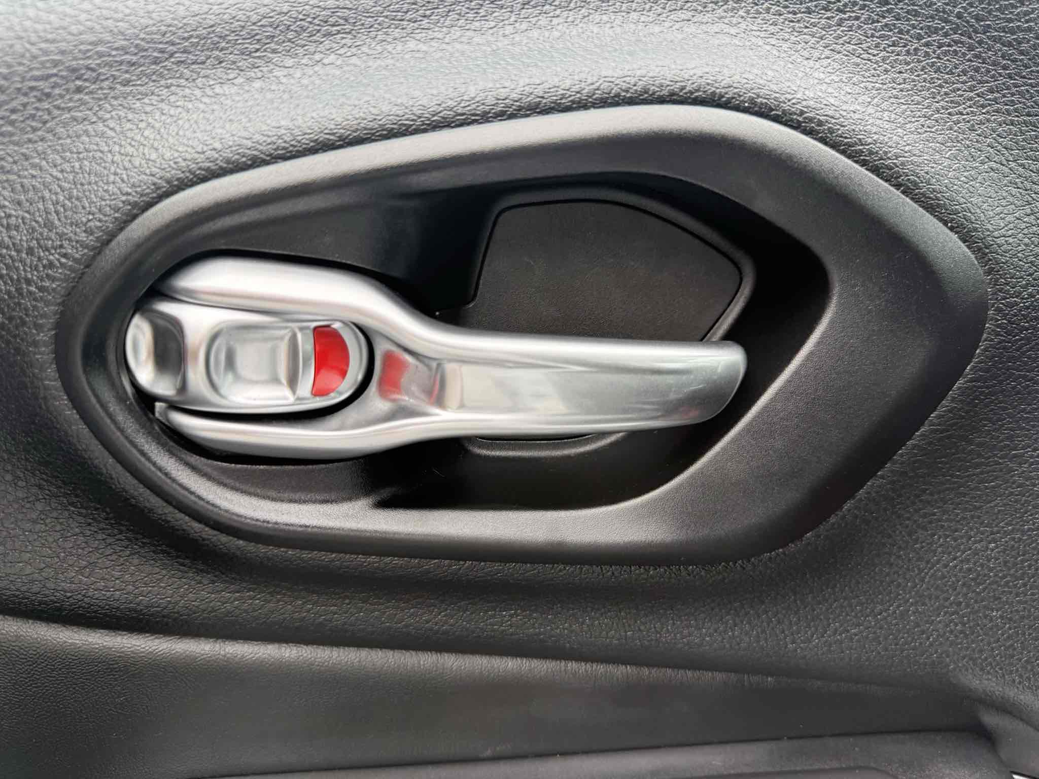 Used 2018 Jeep Cherokee Trailhawk image 95