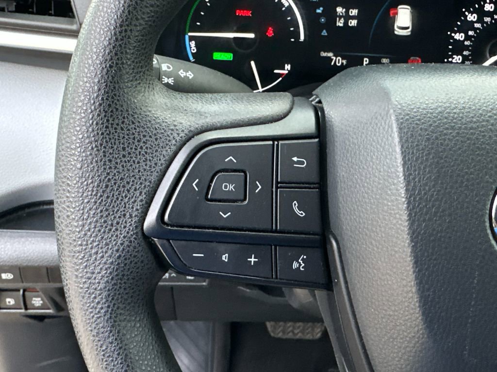 Used 2025 Toyota Sienna LE FWD image 23
