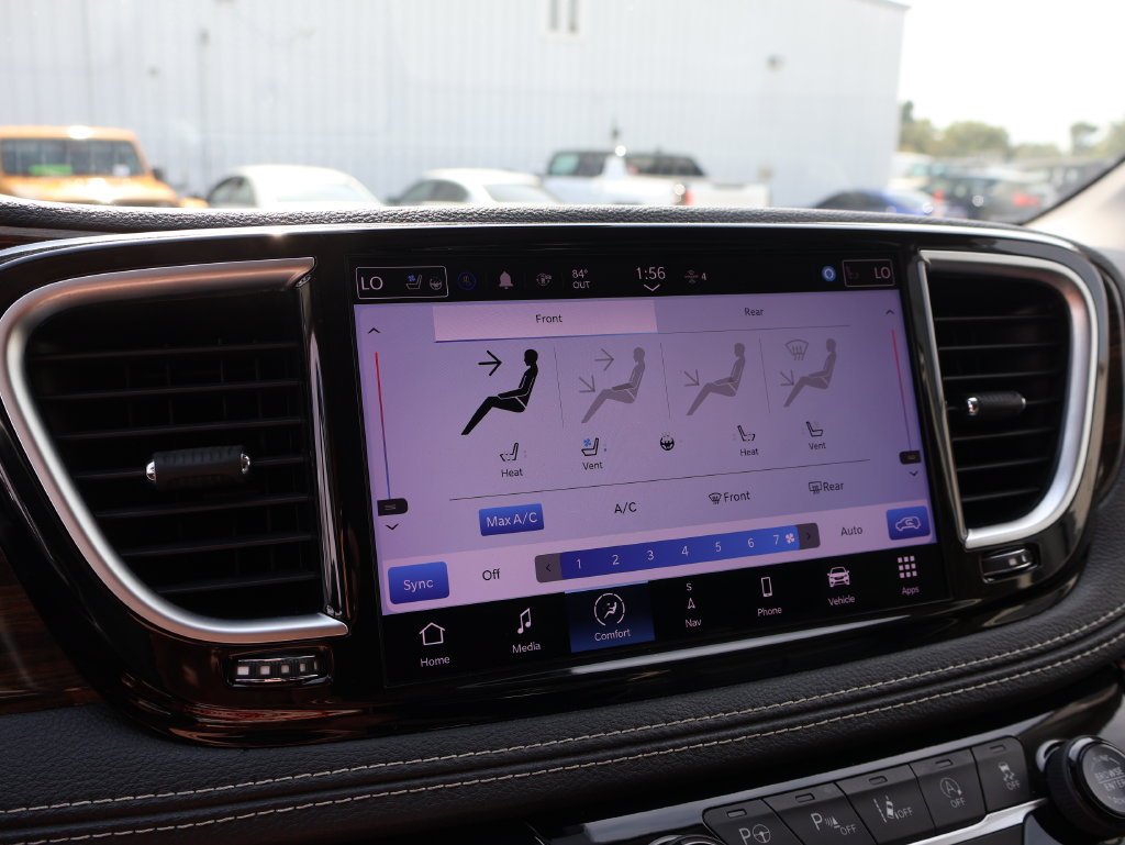 Used 2022 Chrysler Pacifica Limited FWD image 34