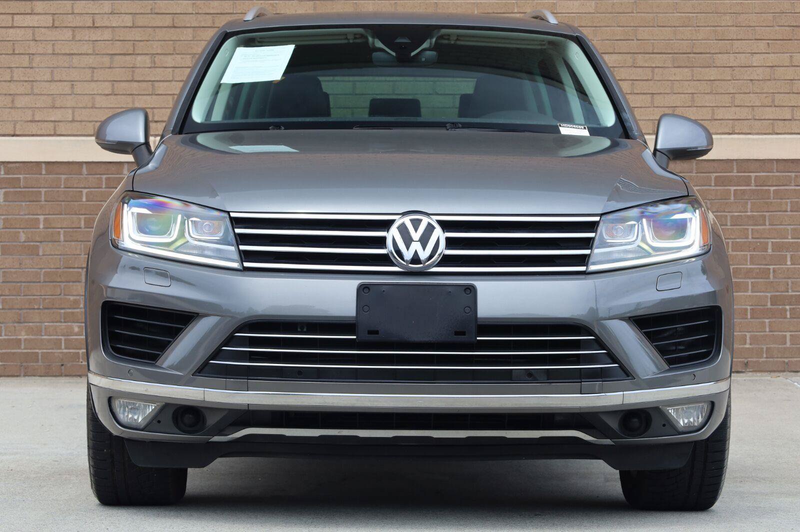 Used 2017 Volkswagen Touareg Sport AWD/4WD image 4