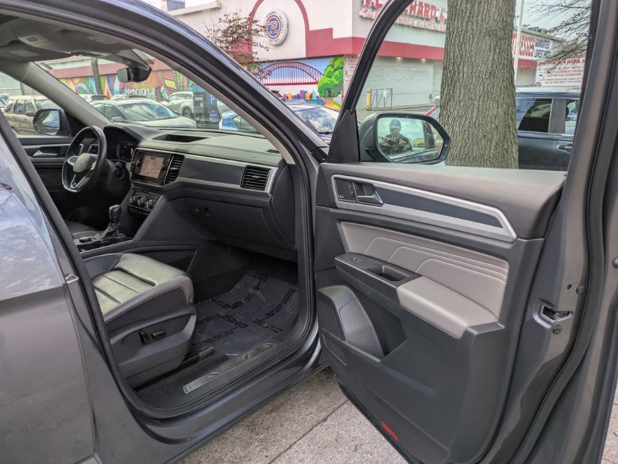 Used 2022 Volkswagen Atlas SEL Premium image 8