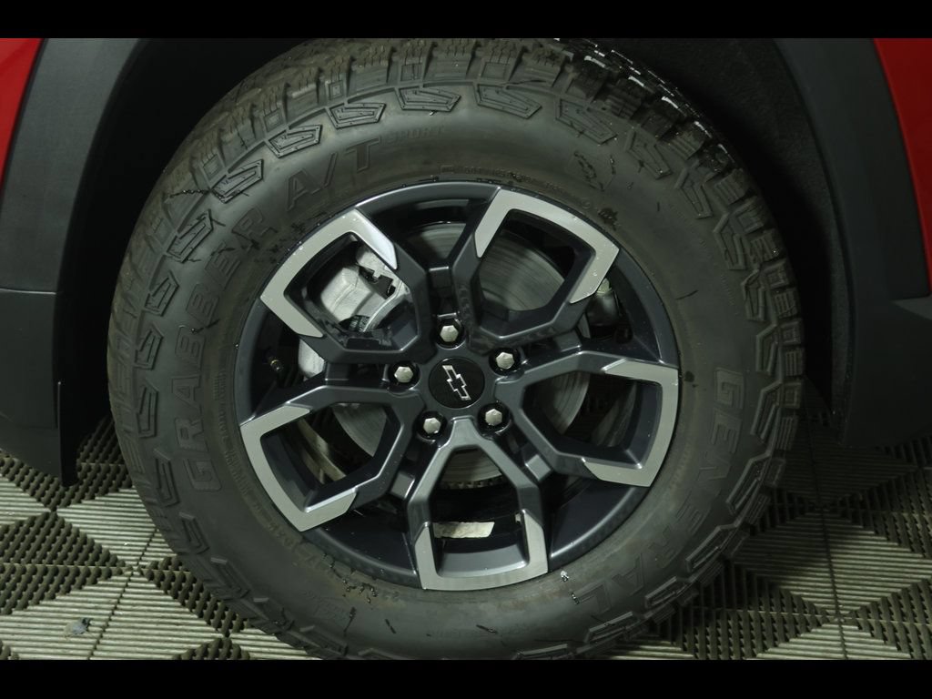 New 2027 Chevrolet Equinox ACTIV w/ Safety and Technology Package AWD/4WD image 16