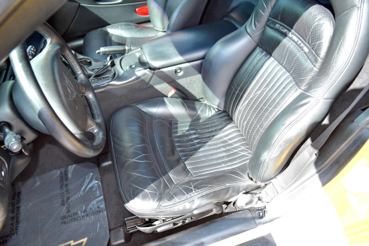 Used 2003 Chevrolet Corvette Coupe w/ Preferred Equipment Group image 17
