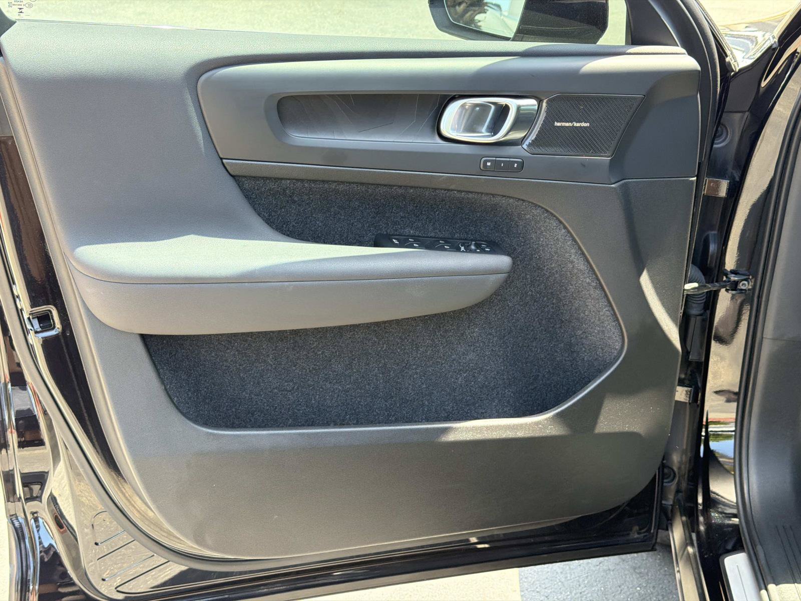 Certified 2023 Volvo C40 P8 Recharge Ultimate w/ Protection Package Premier AWD/4WD image 15