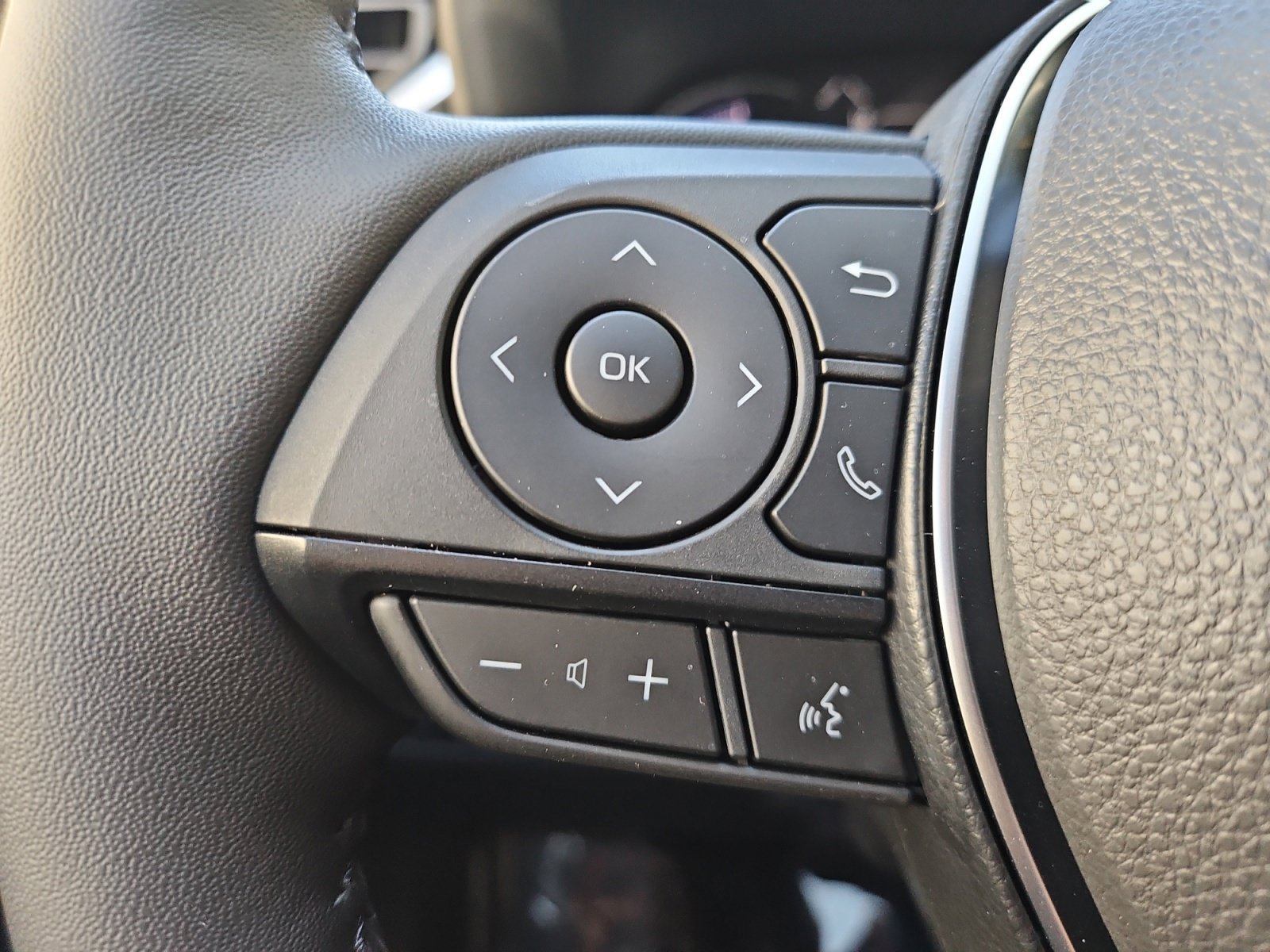 Used 2025 Toyota RAV4 XLE w/ Convenience Package AWD/4WD image 30