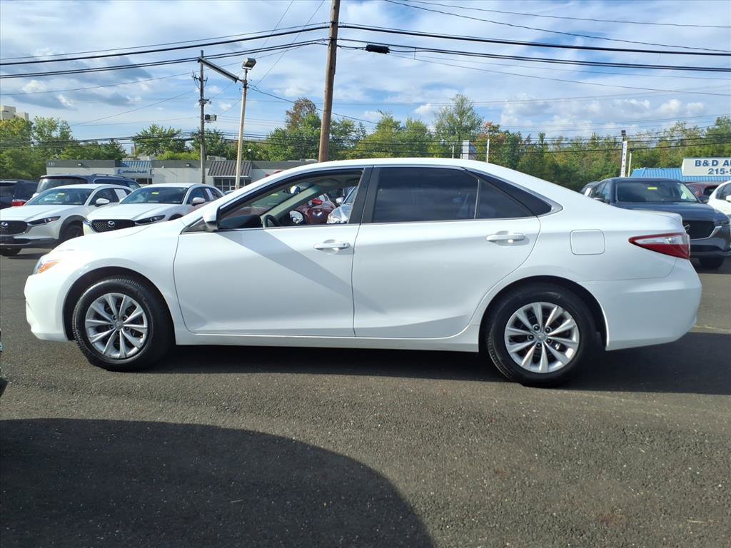 Used 2015 Toyota Camry LE image 7