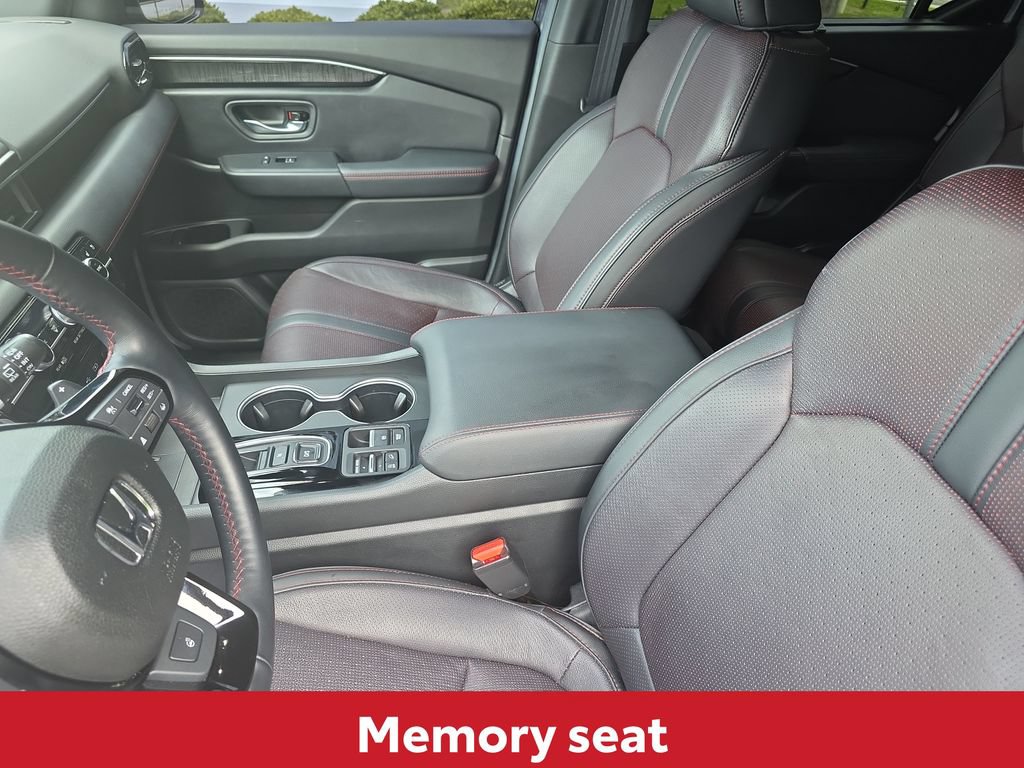 Used 2025 Honda Pilot Black Edition image 14