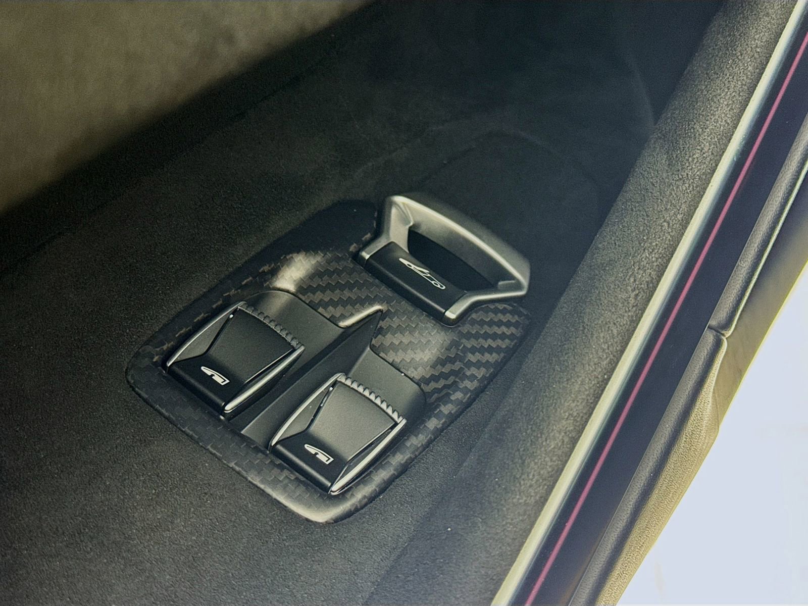 Used 2025 McLaren Artura image 16