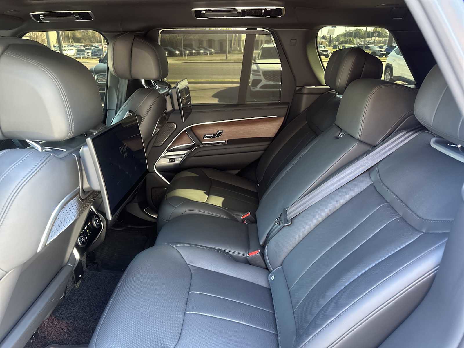 Used 2024 Land Rover Range Rover Autobiography image 24