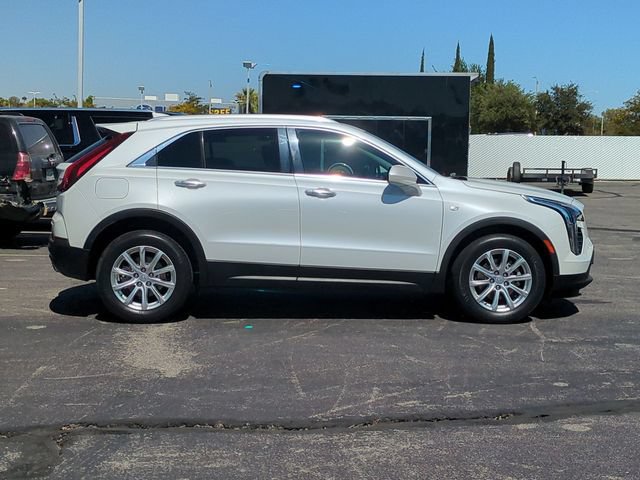Used 2021 Cadillac XT4 Luxury w/ Cold Weather Package FWD image 9