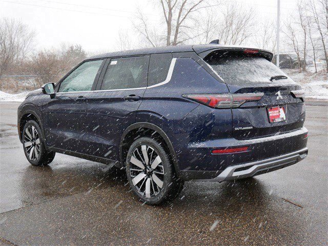 New 2026 Mitsubishi Outlander SE image 2