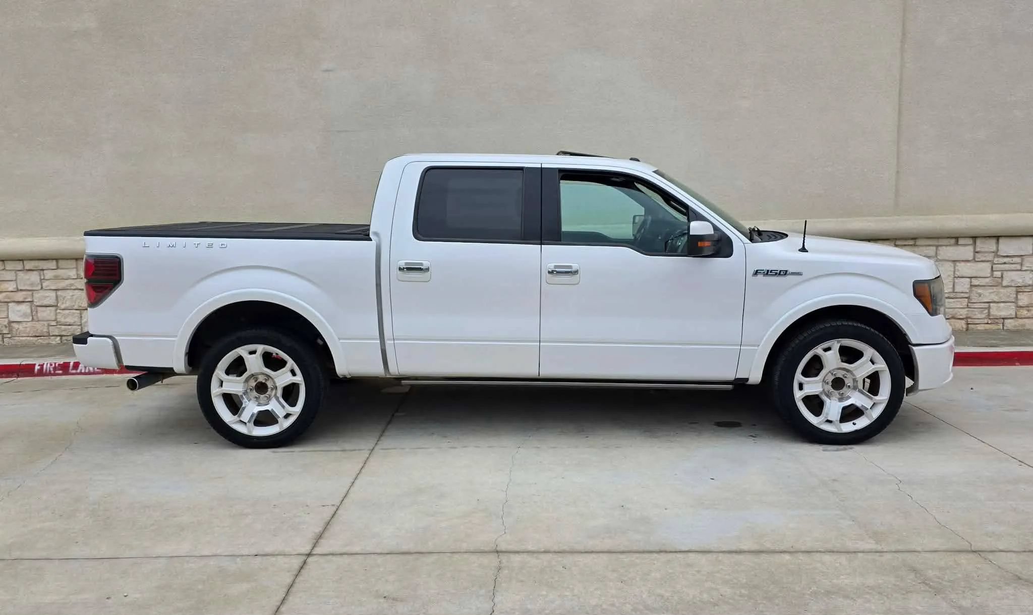 Used 2011 Ford F150 Lariat Limited RWD image 2