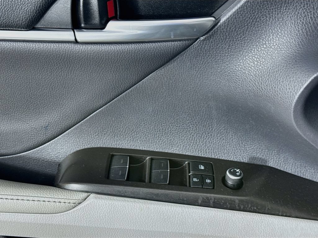 Used 2021 Toyota Camry XLE FWD image 21