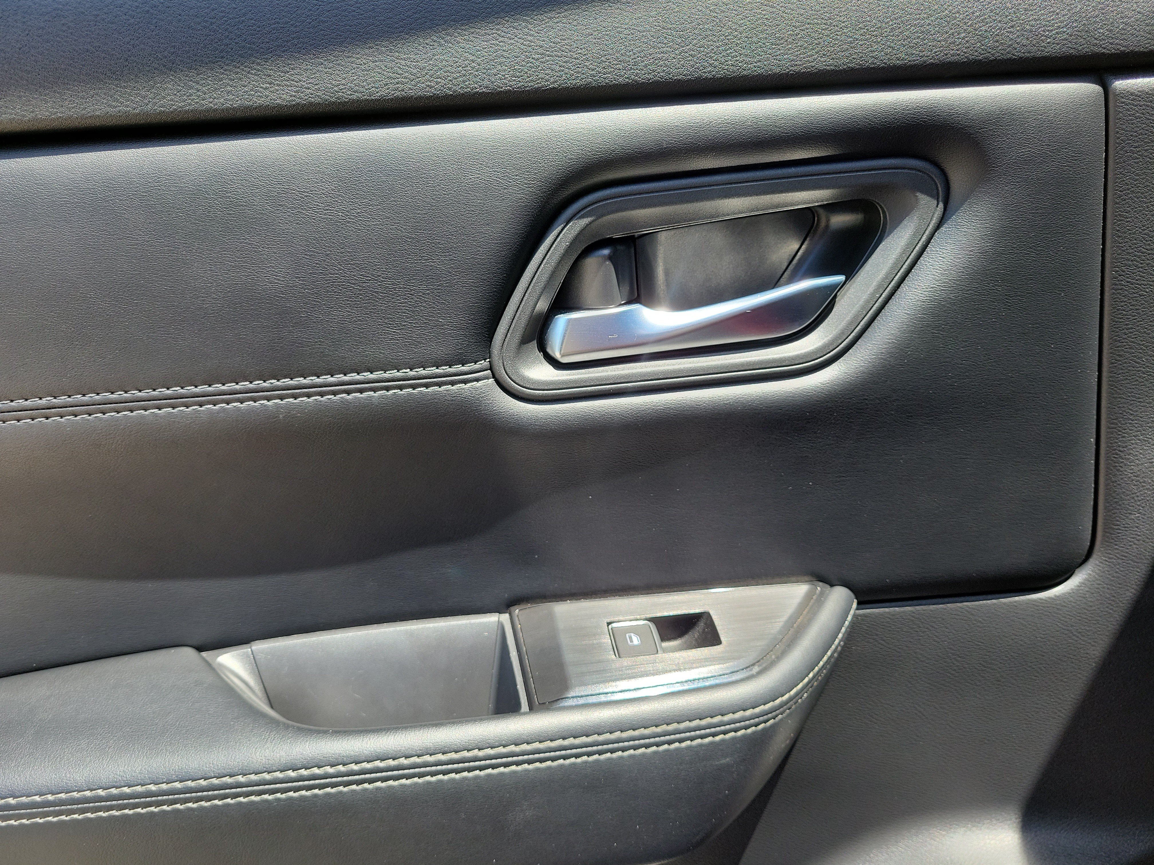 Certified 2025 Nissan Rogue SL FWD image 22