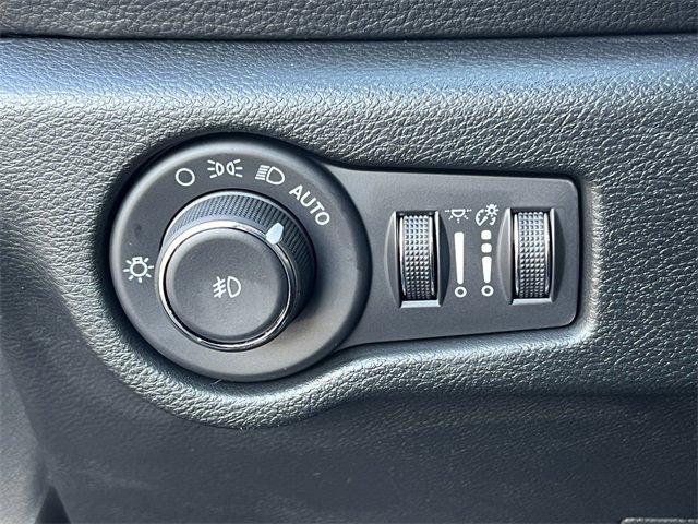 Certified 2026 Chrysler Pacifica Select w/ S Appearance Package image 21