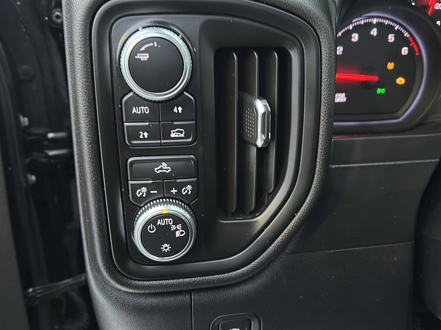 Used 2019 GMC Sierra 1500 4WD CREW CAB 147 image 19