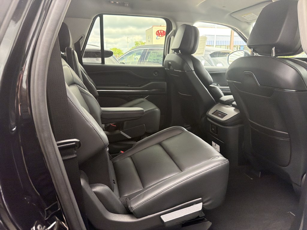New 2027 Lincoln Navigator L Premier AWD/4WD image 8