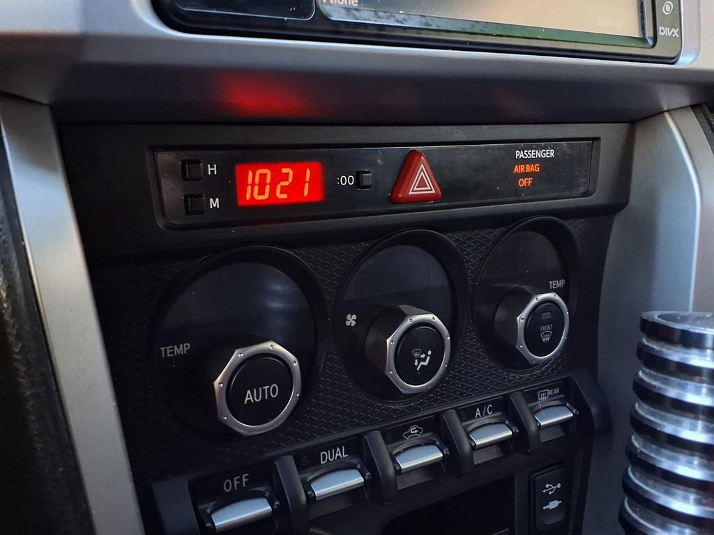 Used 2013 Subaru BRZ Limited w/ Popular Pkg 2C image 9