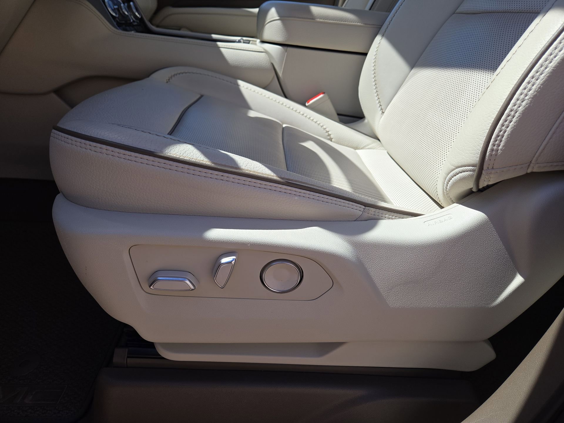Used 2021 GMC Yukon Denali image 17