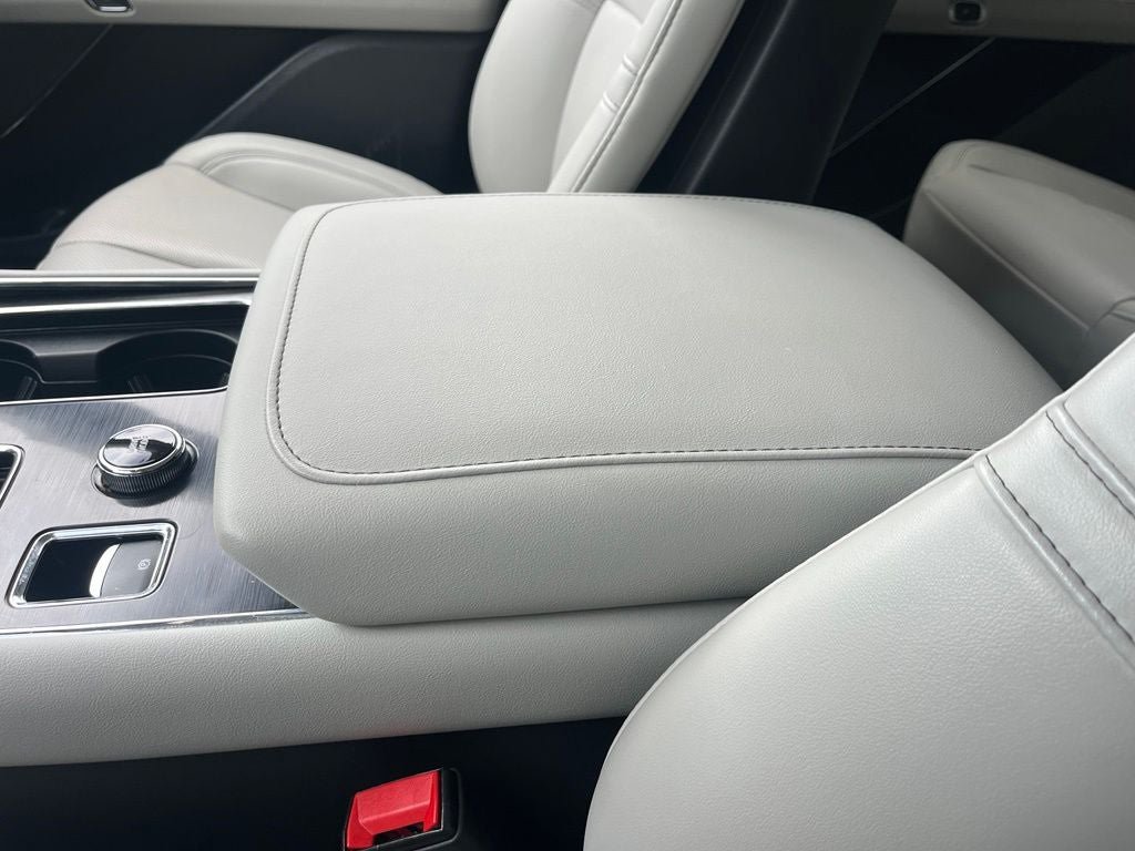 Certified 2025 Lincoln Aviator AWD image 32