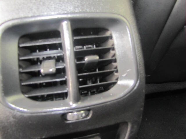 Used 2019 Jeep Cherokee Latitude Plus image 17