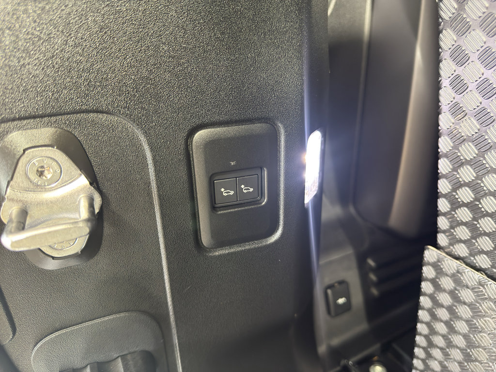 Used 2020 Land Rover Defender 110 HSE AWD/4WD image 37