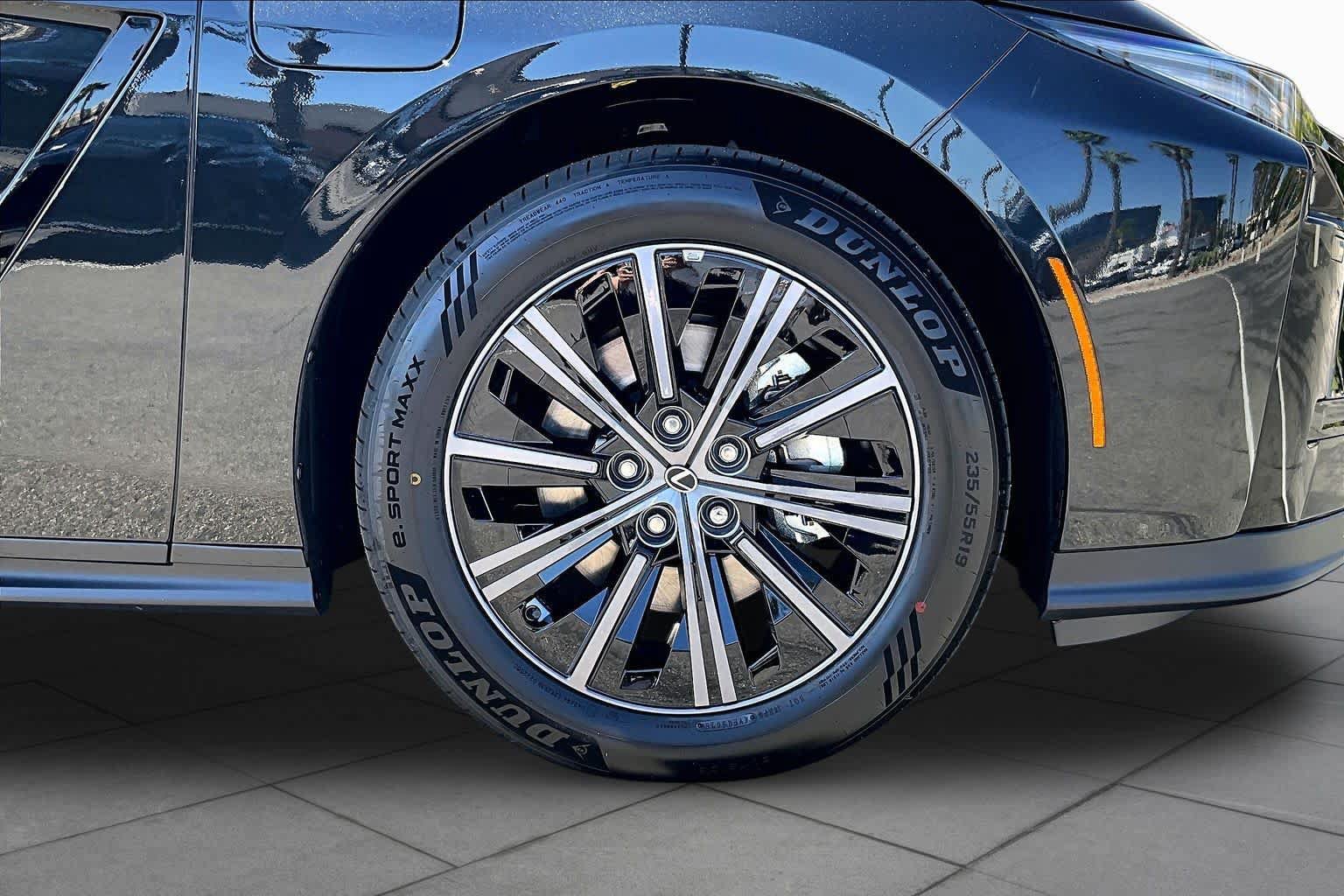 New 2026 Lexus ES 350e FWD image 9