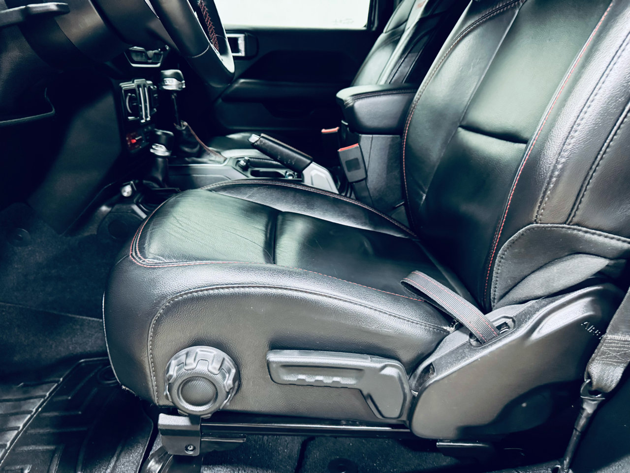 Used 2019 Jeep Wrangler Rubicon image 32