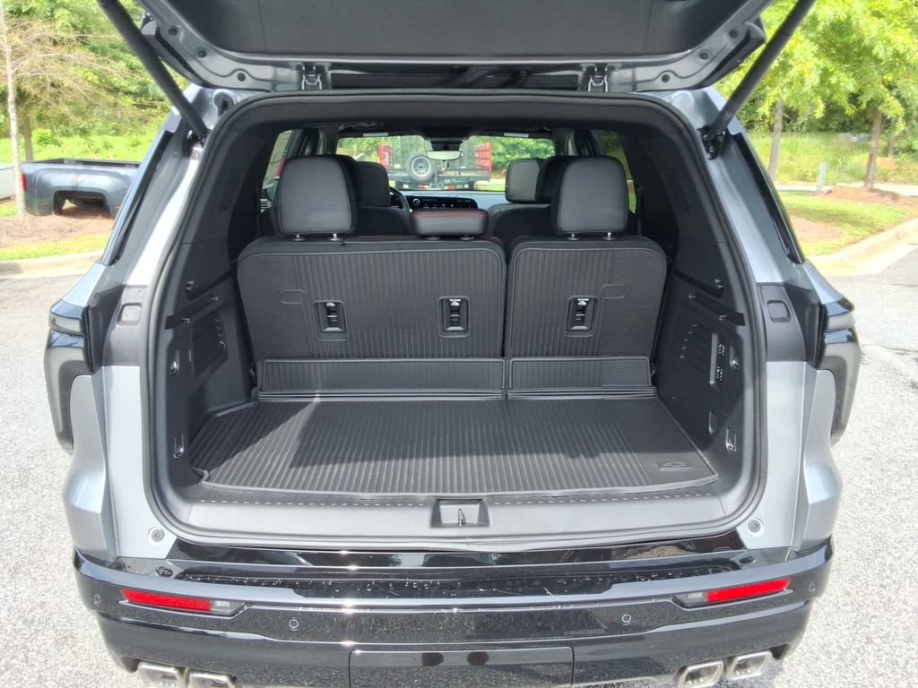 New 2026 Chevrolet Traverse RS w/ LPO, Floor Liner Package FWD image 14