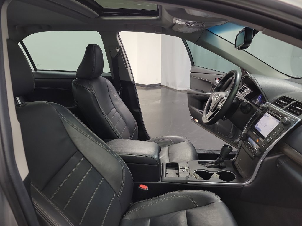 Used 2015 Toyota Camry XLE w/ Moonroof Package FWD image 33