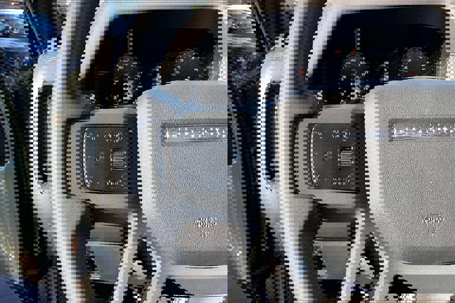 Used 2025 Land Rover Defender 110 S image 19