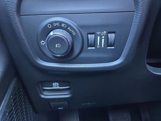 New 2025 Jeep Grand Cherokee L Limited w/ Luxury Tech Group II image 28