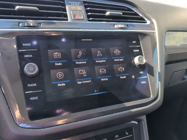 Used 2022 Volkswagen Tiguan SE w/ Panoramic Sunroof Package image 13