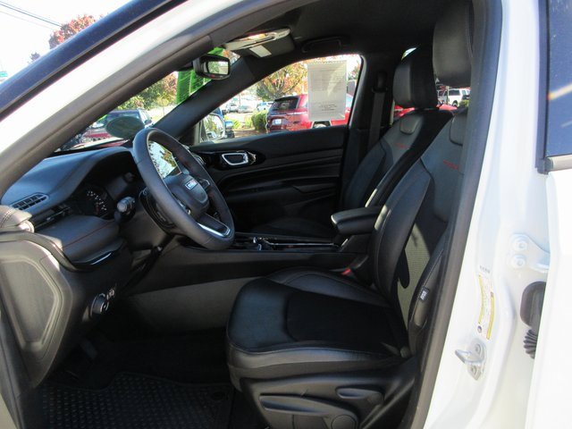 Used 2025 Jeep Compass Trailhawk image 11