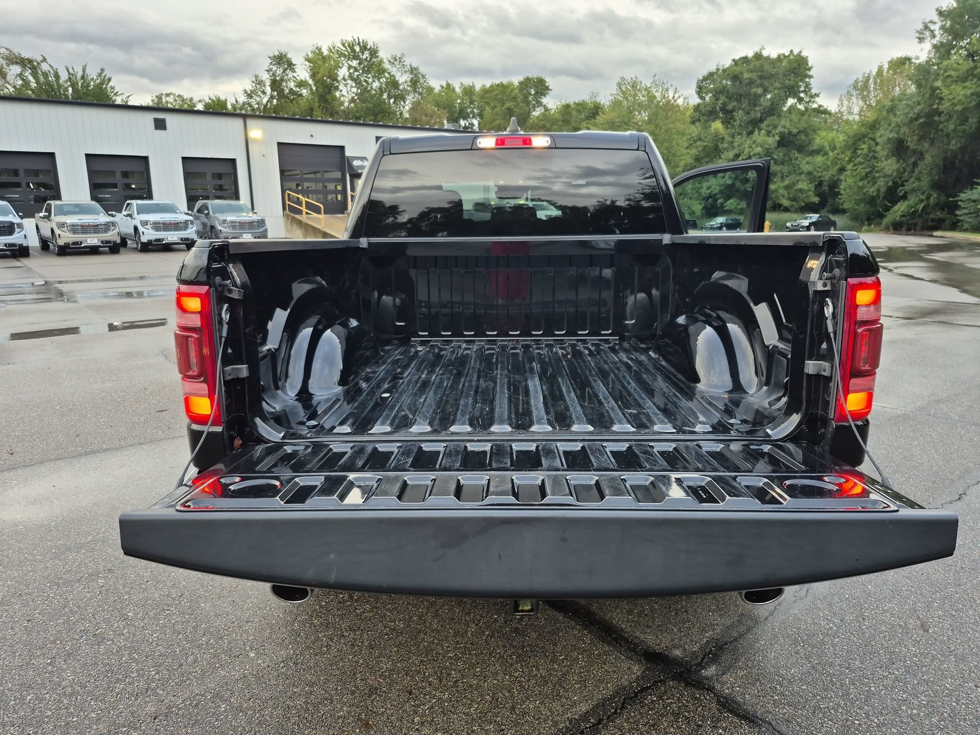 Used 2023 RAM 1500 Laramie AWD/4WD image 28