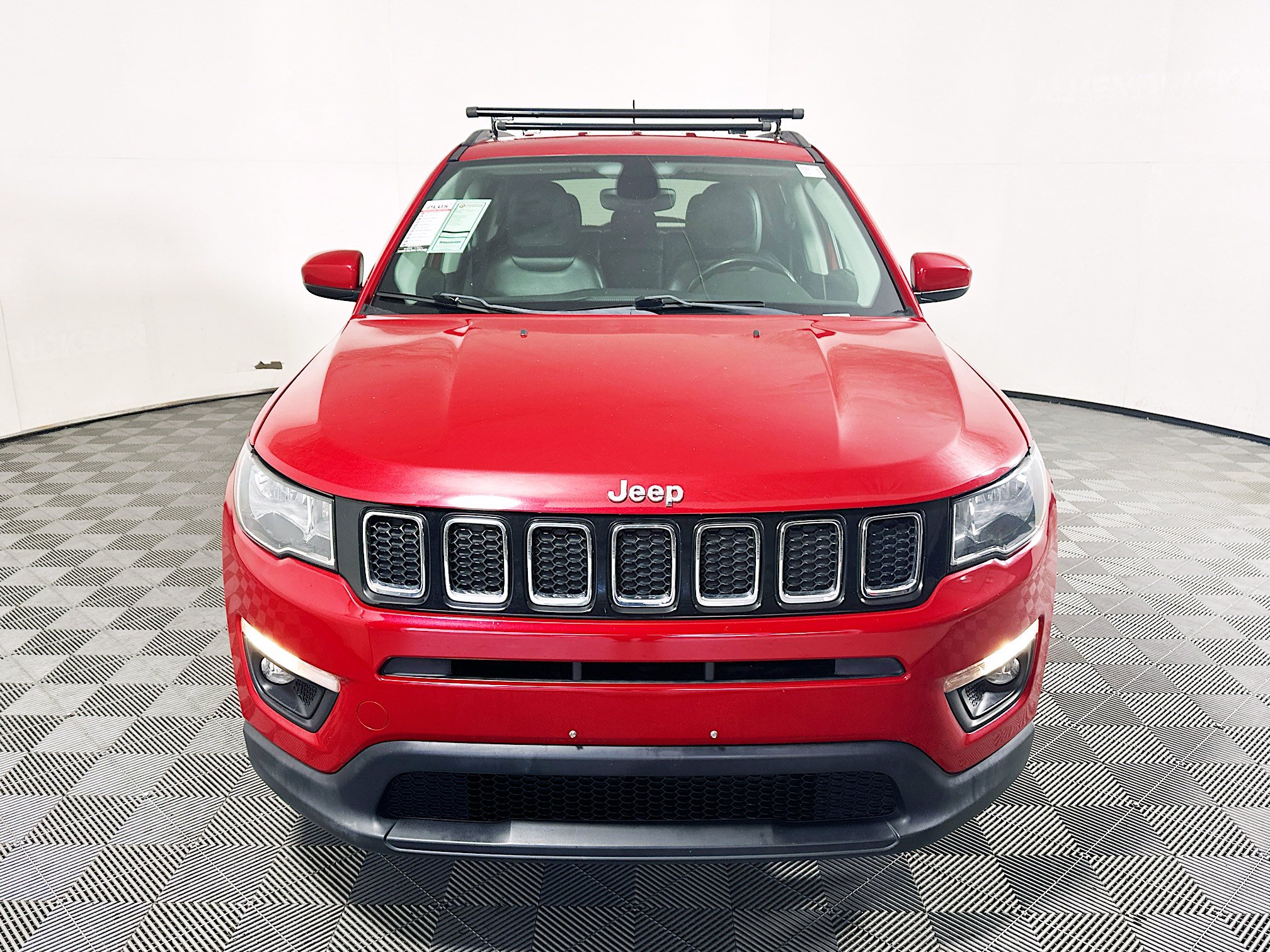 Used 2018 Jeep Compass Latitude FWD image 8