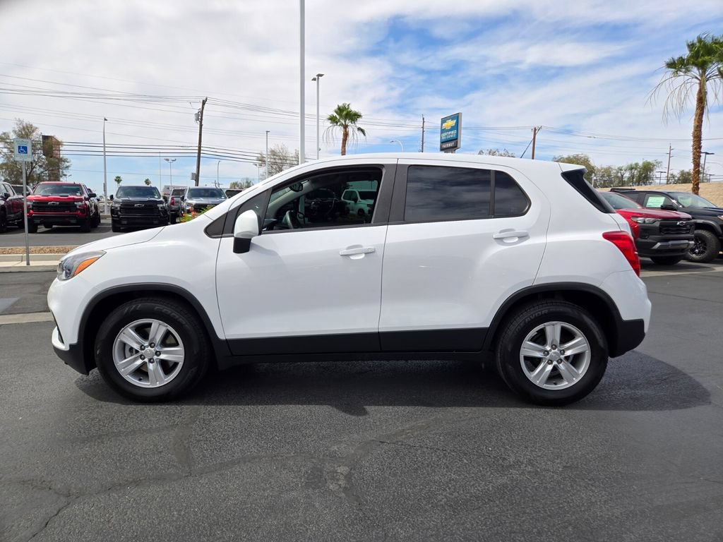 Used 2020 Chevrolet Trax LS w/ LPO, Cargo Package FWD image 3
