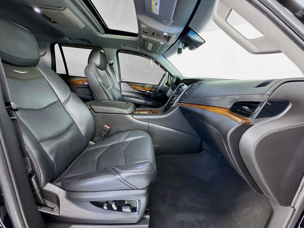 Used 2018 Cadillac Escalade Premium Luxury image 28